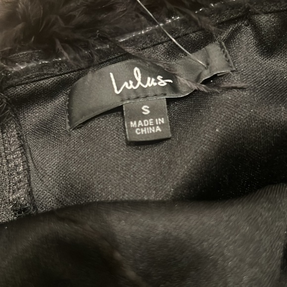 Lulu’s Black feather top - Picture 4 of 4